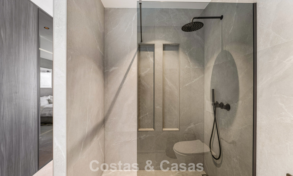 Apartamento dúplex listo para entrar a vivir, lujosamente reformado, en venta en las colinas de Marbella - Benahavís 794116