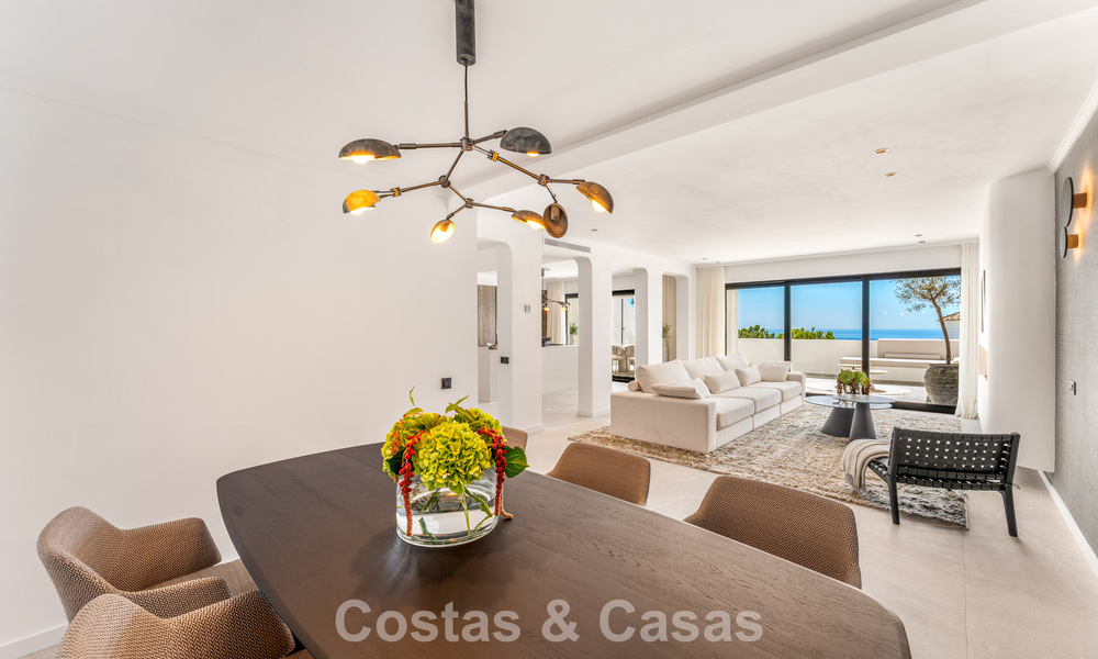 Apartamento dúplex listo para entrar a vivir, lujosamente reformado, en venta en las colinas de Marbella - Benahavís 794117