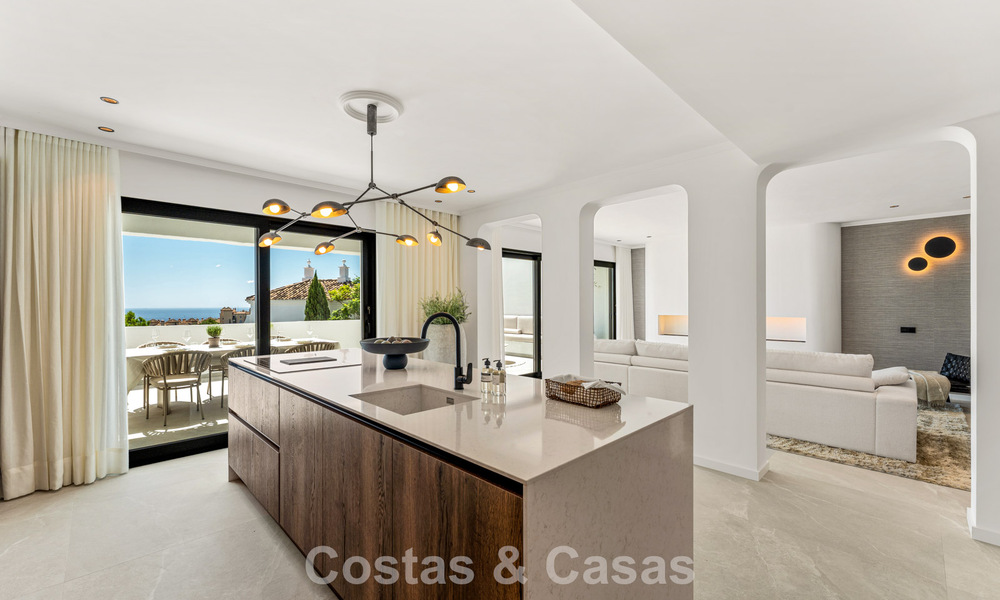 Apartamento dúplex listo para entrar a vivir, lujosamente reformado, en venta en las colinas de Marbella - Benahavís 794120