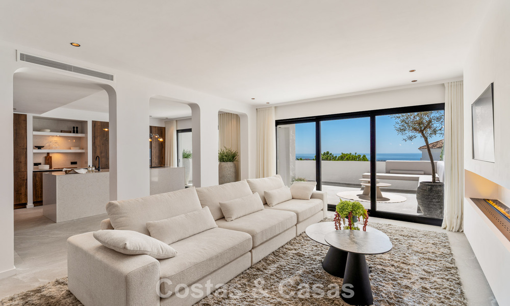 Apartamento dúplex listo para entrar a vivir, lujosamente reformado, en venta en las colinas de Marbella - Benahavís 794125
