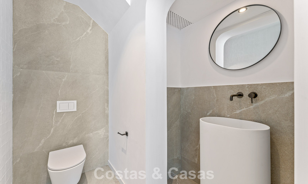 Apartamento dúplex listo para entrar a vivir, lujosamente reformado, en venta en las colinas de Marbella - Benahavís 794126