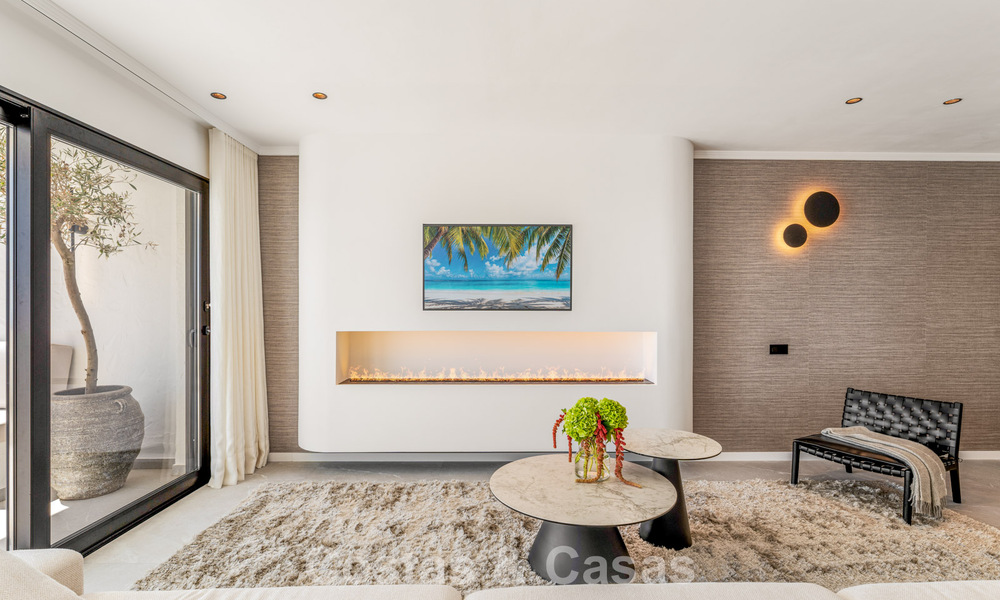 Apartamento dúplex listo para entrar a vivir, lujosamente reformado, en venta en las colinas de Marbella - Benahavís 794128
