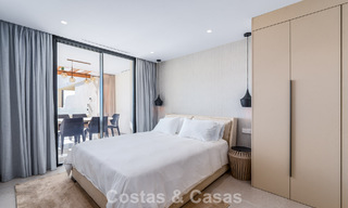 Apartamento de lujo renovado con vistas al mar en venta en la codiciada Nueva Andalucía, Marbella 794129 