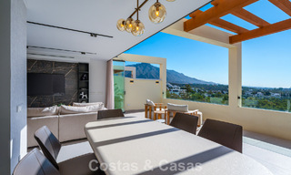 Apartamento de lujo renovado con vistas al mar en venta en la codiciada Nueva Andalucía, Marbella 794131 