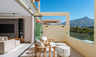 Apartamento de lujo renovado con vistas al mar en venta en la codiciada Nueva Andalucía, Marbella 794132 