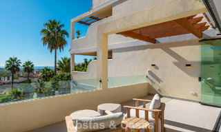 Apartamento de lujo renovado con vistas al mar en venta en la codiciada Nueva Andalucía, Marbella 794133 