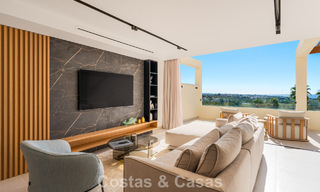 Apartamento de lujo renovado con vistas al mar en venta en la codiciada Nueva Andalucía, Marbella 794134 