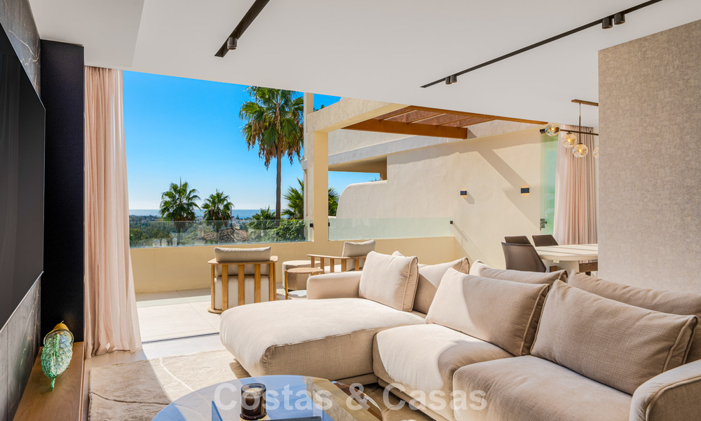 Apartamento de lujo renovado con vistas al mar en venta en la codiciada Nueva Andalucía, Marbella 794135