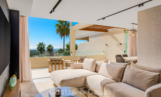 Apartamento de lujo renovado con vistas al mar en venta en la codiciada Nueva Andalucía, Marbella 794135 