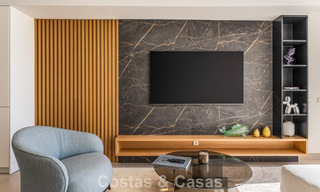 Apartamento de lujo renovado con vistas al mar en venta en la codiciada Nueva Andalucía, Marbella 794136 