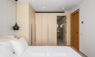 Apartamento de lujo renovado con vistas al mar en venta en la codiciada Nueva Andalucía, Marbella 794139 