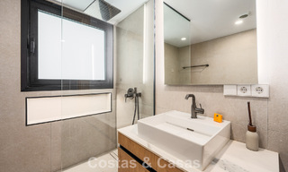 Apartamento de lujo renovado con vistas al mar en venta en la codiciada Nueva Andalucía, Marbella 794141 