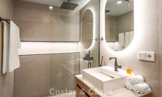 Apartamento de lujo renovado con vistas al mar en venta en la codiciada Nueva Andalucía, Marbella 794142 