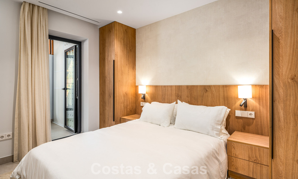 Apartamento de lujo renovado con vistas al mar en venta en la codiciada Nueva Andalucía, Marbella 794143