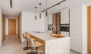 Apartamento de lujo renovado con vistas al mar en venta en la codiciada Nueva Andalucía, Marbella 794145 