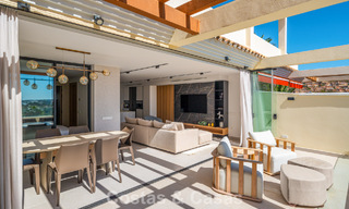 Apartamento de lujo renovado con vistas al mar en venta en la codiciada Nueva Andalucía, Marbella 794148 