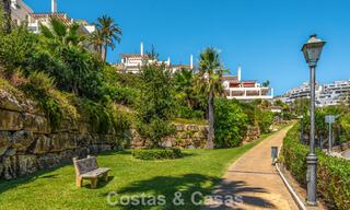 Apartamento de lujo renovado con vistas al mar en venta en la codiciada Nueva Andalucía, Marbella 794151 