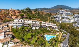 Apartamento de lujo renovado con vistas al mar en venta en la codiciada Nueva Andalucía, Marbella 794156 