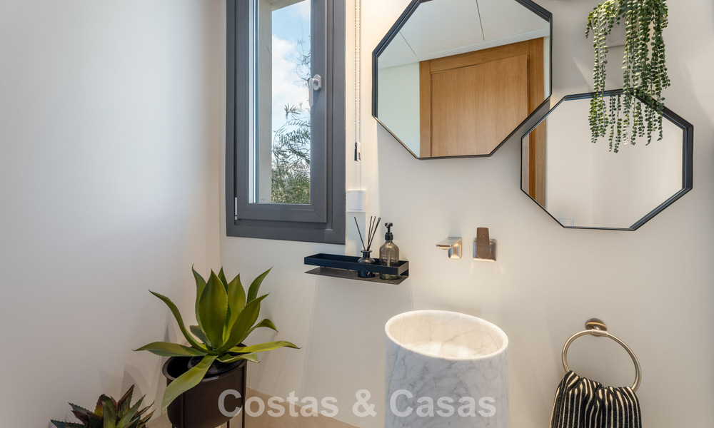 Amplio apartamento contemporáneo, listo para entrar a vivir en venta en las colinas de la Quinta en Marbella - Benahavís 794382