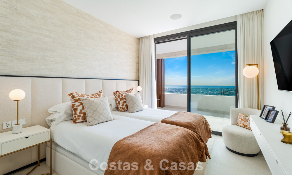 Amplio apartamento contemporáneo, listo para entrar a vivir en venta en las colinas de la Quinta en Marbella - Benahavís 794383