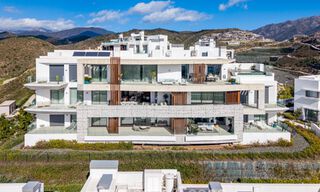 Amplio apartamento contemporáneo, listo para entrar a vivir en venta en las colinas de la Quinta en Marbella - Benahavís 794386 