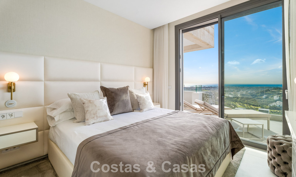 Amplio apartamento contemporáneo, listo para entrar a vivir en venta en las colinas de la Quinta en Marbella - Benahavís 794387