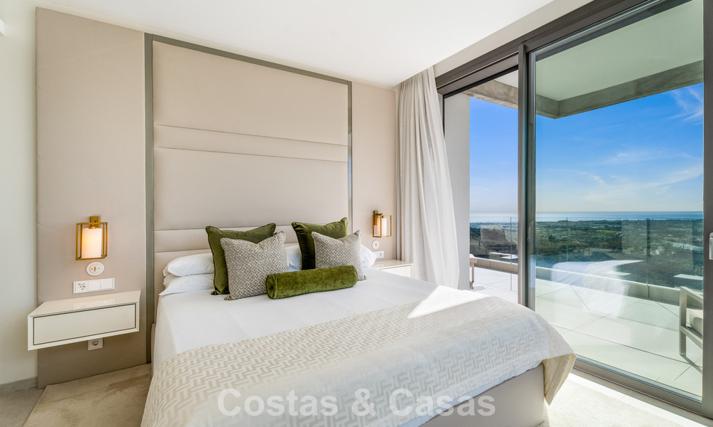 Amplio apartamento contemporáneo, listo para entrar a vivir en venta en las colinas de la Quinta en Marbella - Benahavís 794391