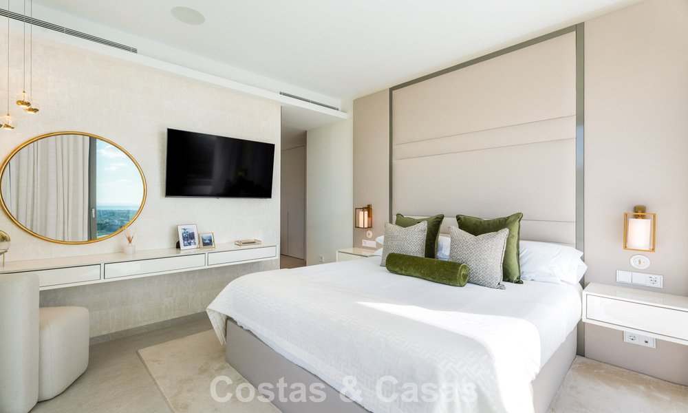Amplio apartamento contemporáneo, listo para entrar a vivir en venta en las colinas de la Quinta en Marbella - Benahavís 794392