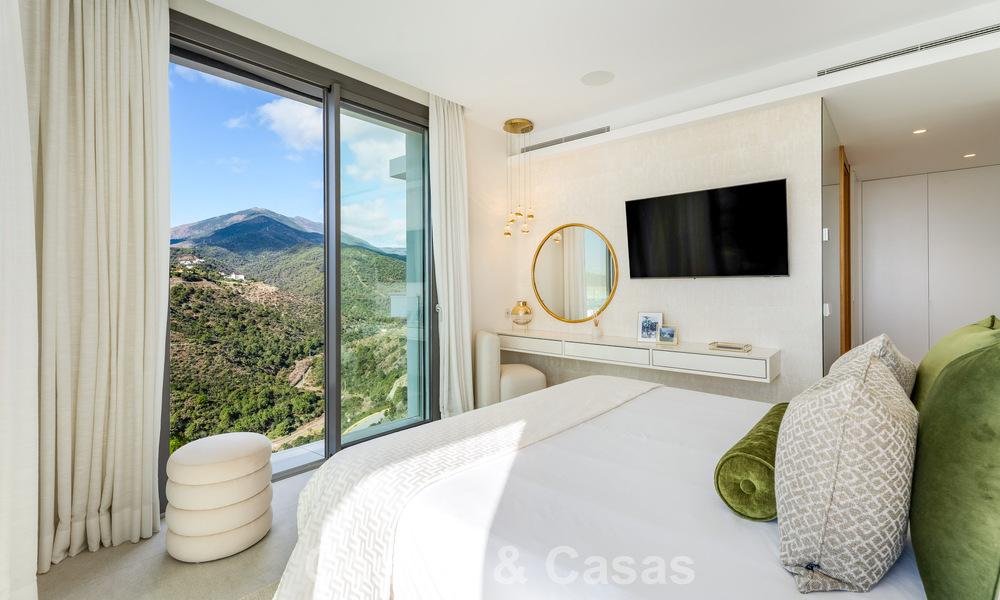 Amplio apartamento contemporáneo, listo para entrar a vivir en venta en las colinas de la Quinta en Marbella - Benahavís 794393