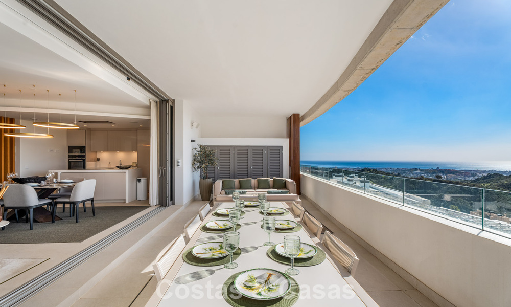 Amplio apartamento contemporáneo, listo para entrar a vivir en venta en las colinas de la Quinta en Marbella - Benahavís 794395