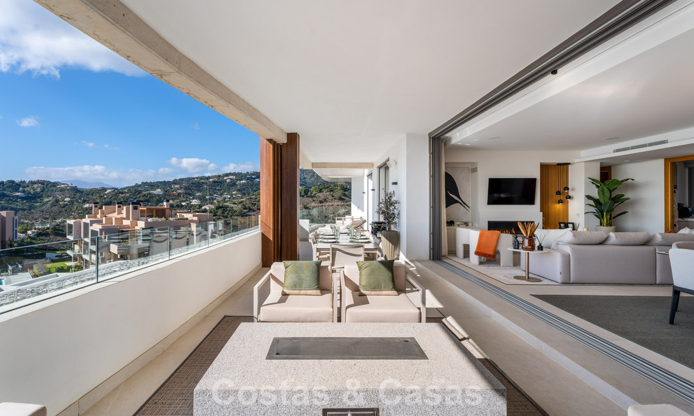 Amplio apartamento contemporáneo, listo para entrar a vivir en venta en las colinas de la Quinta en Marbella - Benahavís 794397