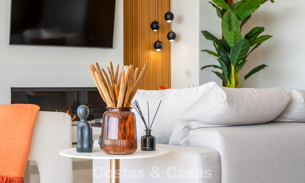 Amplio apartamento contemporáneo, listo para entrar a vivir en venta en las colinas de la Quinta en Marbella - Benahavís 794398