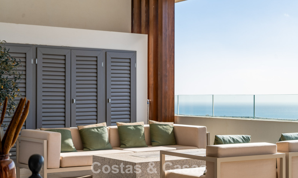 Amplio apartamento contemporáneo, listo para entrar a vivir en venta en las colinas de la Quinta en Marbella - Benahavís 794399