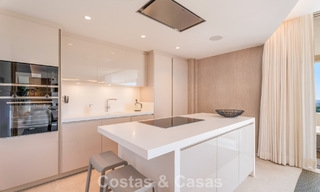 Amplio apartamento contemporáneo, listo para entrar a vivir en venta en las colinas de la Quinta en Marbella - Benahavís 794403 