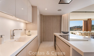 Amplio apartamento contemporáneo, listo para entrar a vivir en venta en las colinas de la Quinta en Marbella - Benahavís 794407 