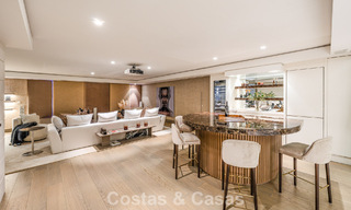 Prestigiosa villa pareada moderna renovada en venta, segunda línea de playa en Puente Romano en la Milla de Oro de Marbella 794444 