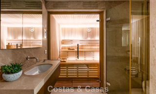 Prestigiosa villa pareada moderna renovada en venta, segunda línea de playa en Puente Romano en la Milla de Oro de Marbella 794445 