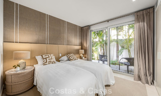 Prestigiosa villa pareada moderna renovada en venta, segunda línea de playa en Puente Romano en la Milla de Oro de Marbella 794450 