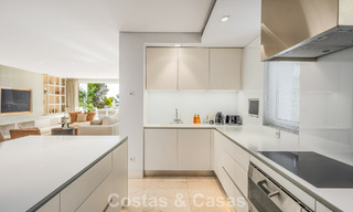 Prestigiosa villa pareada moderna renovada en venta, segunda línea de playa en Puente Romano en la Milla de Oro de Marbella 794453 