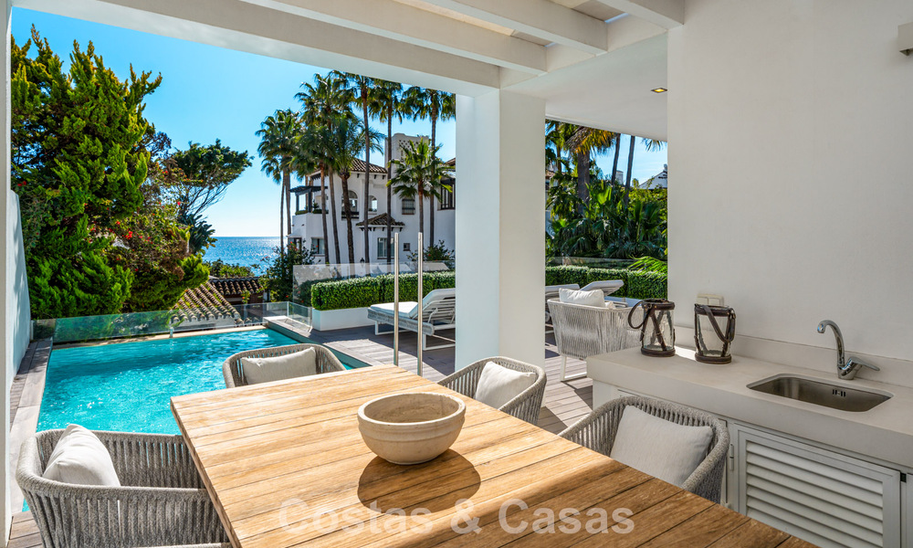 Prestigiosa villa pareada moderna renovada en venta, segunda línea de playa en Puente Romano en la Milla de Oro de Marbella 794459