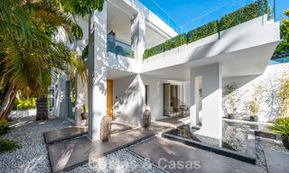 Prestigiosa villa pareada moderna renovada en venta, segunda línea de playa en Puente Romano en la Milla de Oro de Marbella 794462 