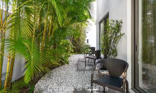 Prestigiosa villa pareada moderna renovada en venta, segunda línea de playa en Puente Romano en la Milla de Oro de Marbella 794463 