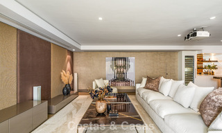 Prestigiosa villa pareada moderna renovada en venta, segunda línea de playa en Puente Romano en la Milla de Oro de Marbella 794464 