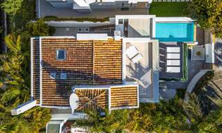 Prestigiosa villa pareada moderna renovada en venta, segunda línea de playa en Puente Romano en la Milla de Oro de Marbella 794466 