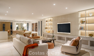 Prestigiosa villa pareada moderna renovada en venta, segunda línea de playa en Puente Romano en la Milla de Oro de Marbella 794473 