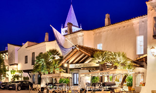 Prestigiosa villa pareada moderna renovada en venta, segunda línea de playa en Puente Romano en la Milla de Oro de Marbella 794480 