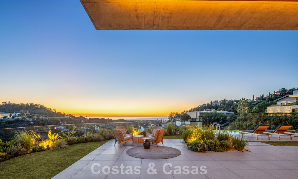 Villa de lujo totalmente nueva con vistas panorámicas en venta en la urbanización cerrada de El Madroñal, Benahavis - Marbella 794195