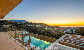 Villa de lujo totalmente nueva con vistas panorámicas en venta en la urbanización cerrada de El Madroñal, Benahavis - Marbella 794196 