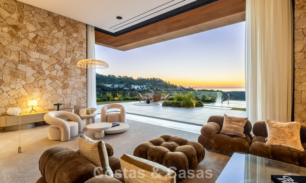 Villa de lujo totalmente nueva con vistas panorámicas en venta en la urbanización cerrada de El Madroñal, Benahavis - Marbella 794197