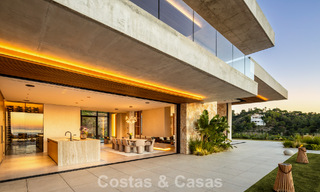 Villa de lujo totalmente nueva con vistas panorámicas en venta en la urbanización cerrada de El Madroñal, Benahavis - Marbella 794198 